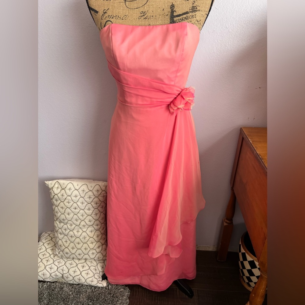Strapless salmon color evening prom dress size 2 David’s bridal  multiple layers